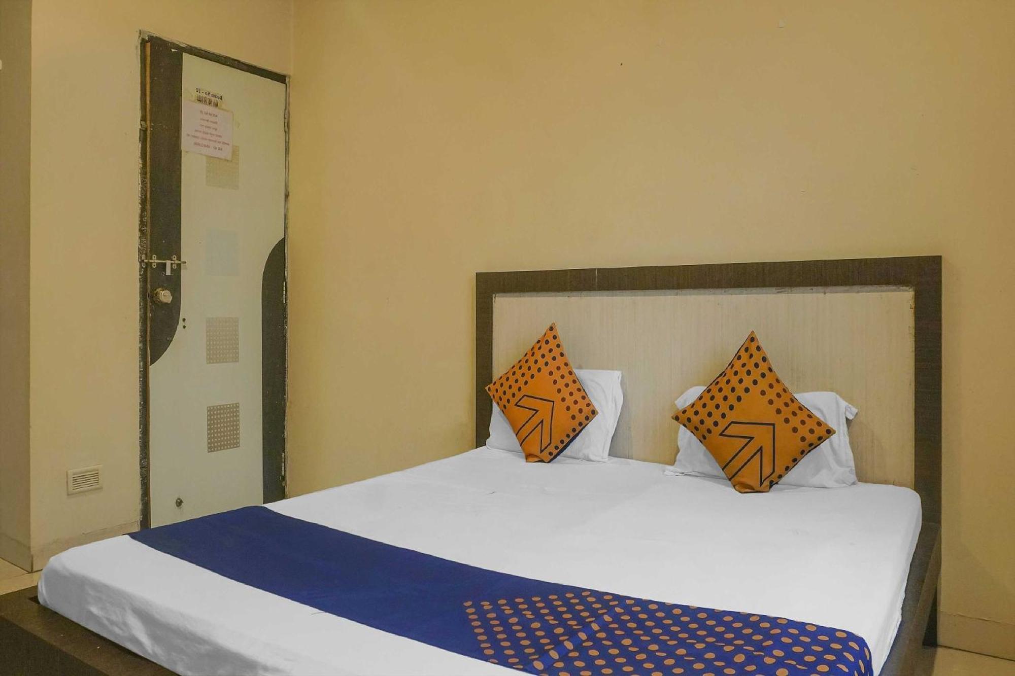 Hotel O Peacock Lodging Kharakvasla Exterior photo