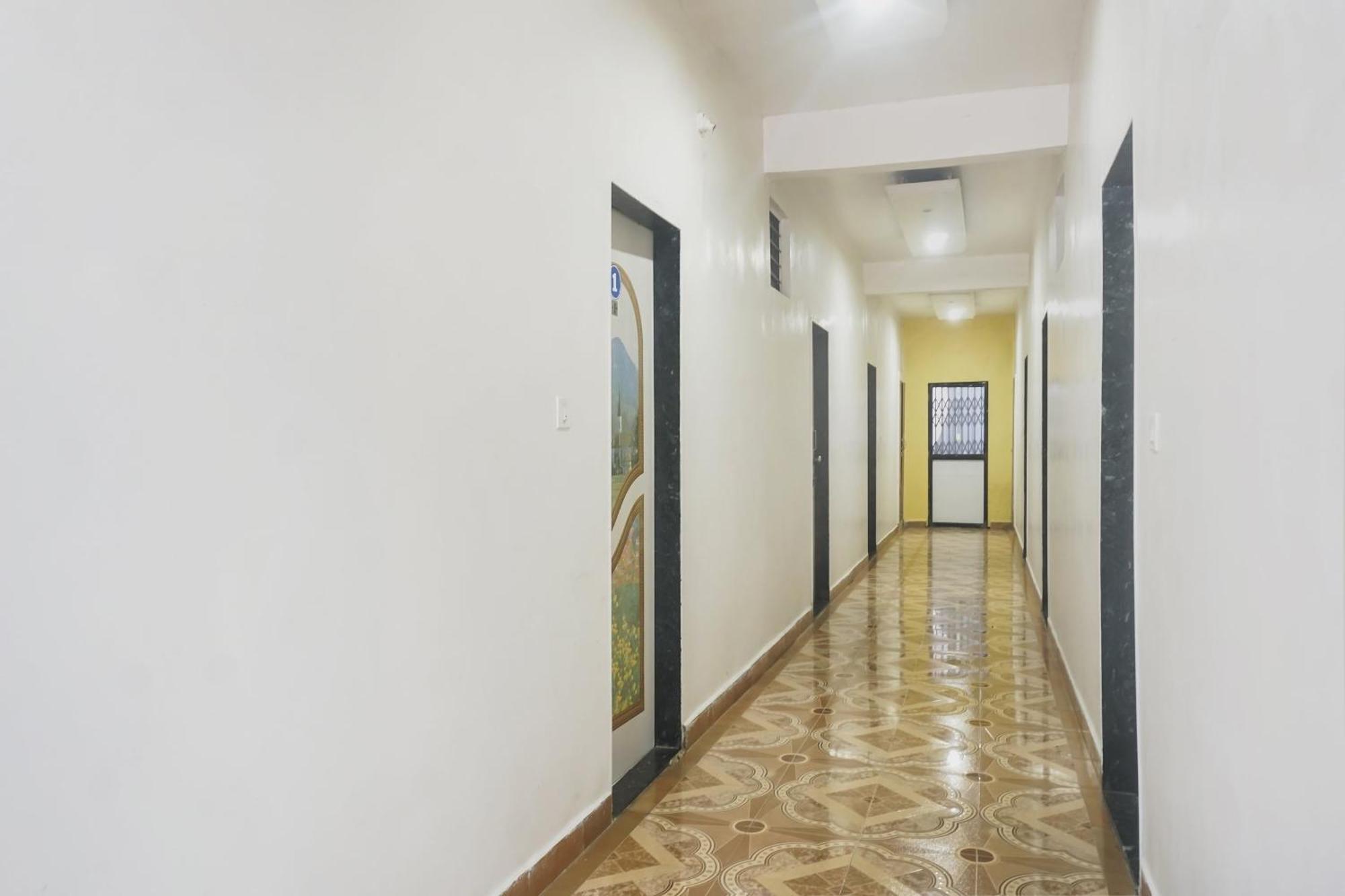 Hotel O Peacock Lodging Kharakvasla Exterior photo